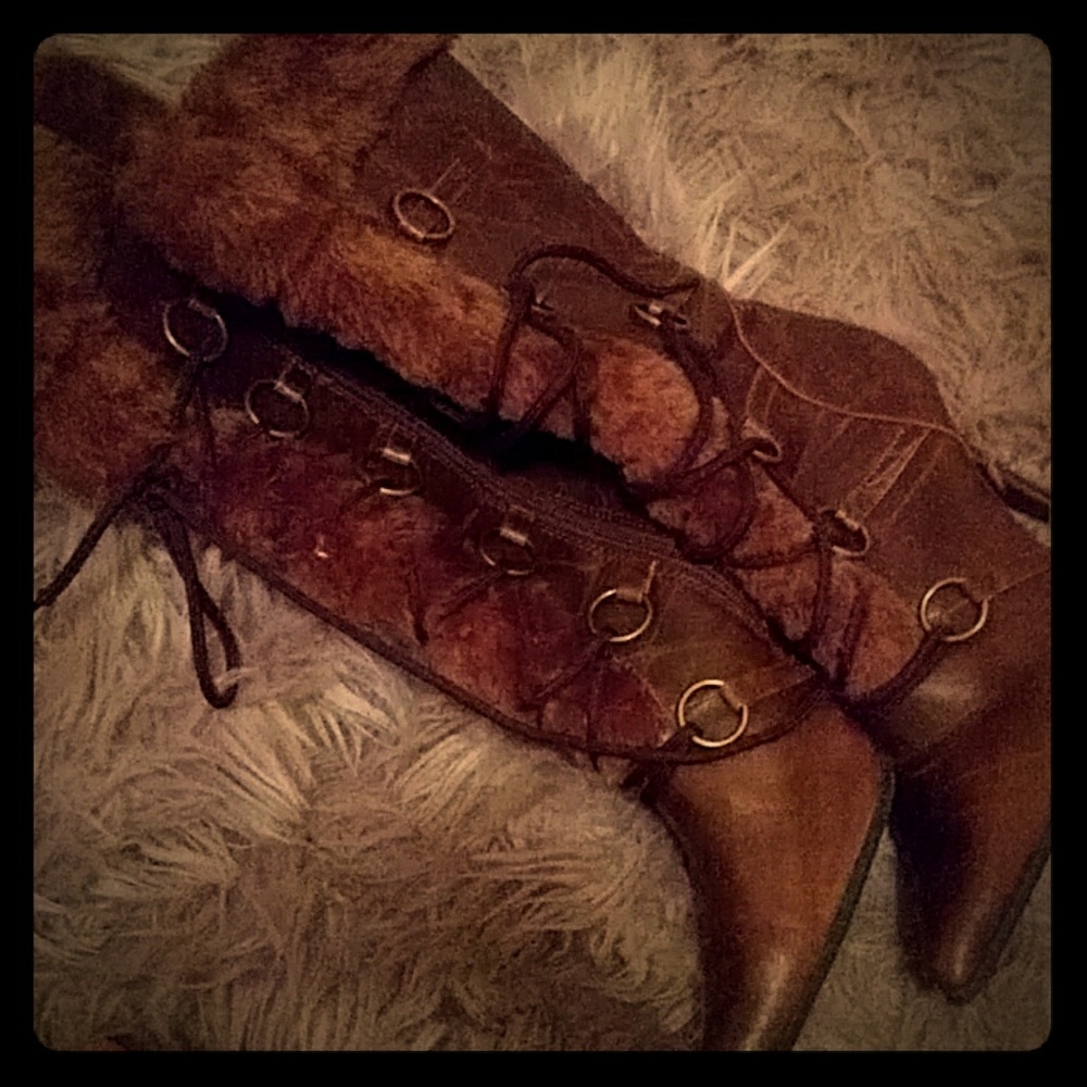 Stiletto boots with fox fur